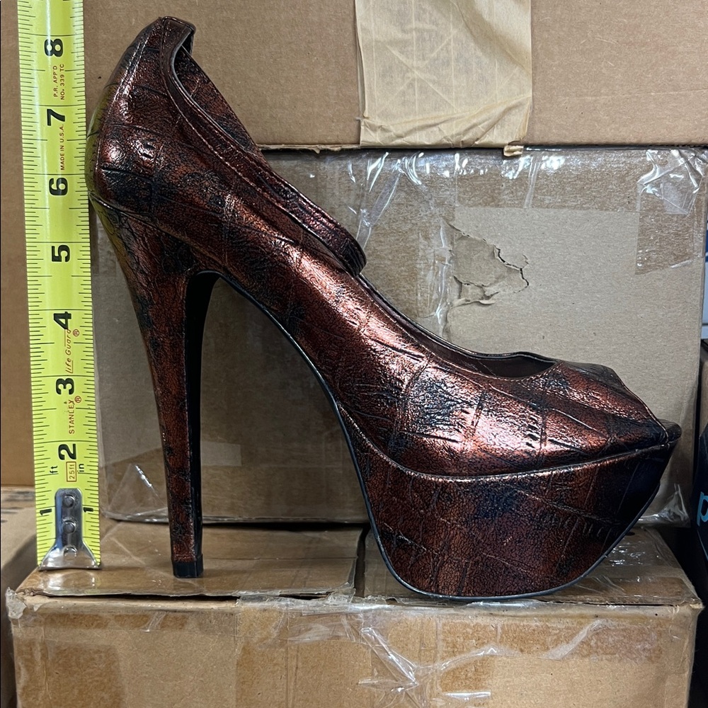 Women’s Metallic Copper Peep-Toe Platform Pump - Picture 3 of 7